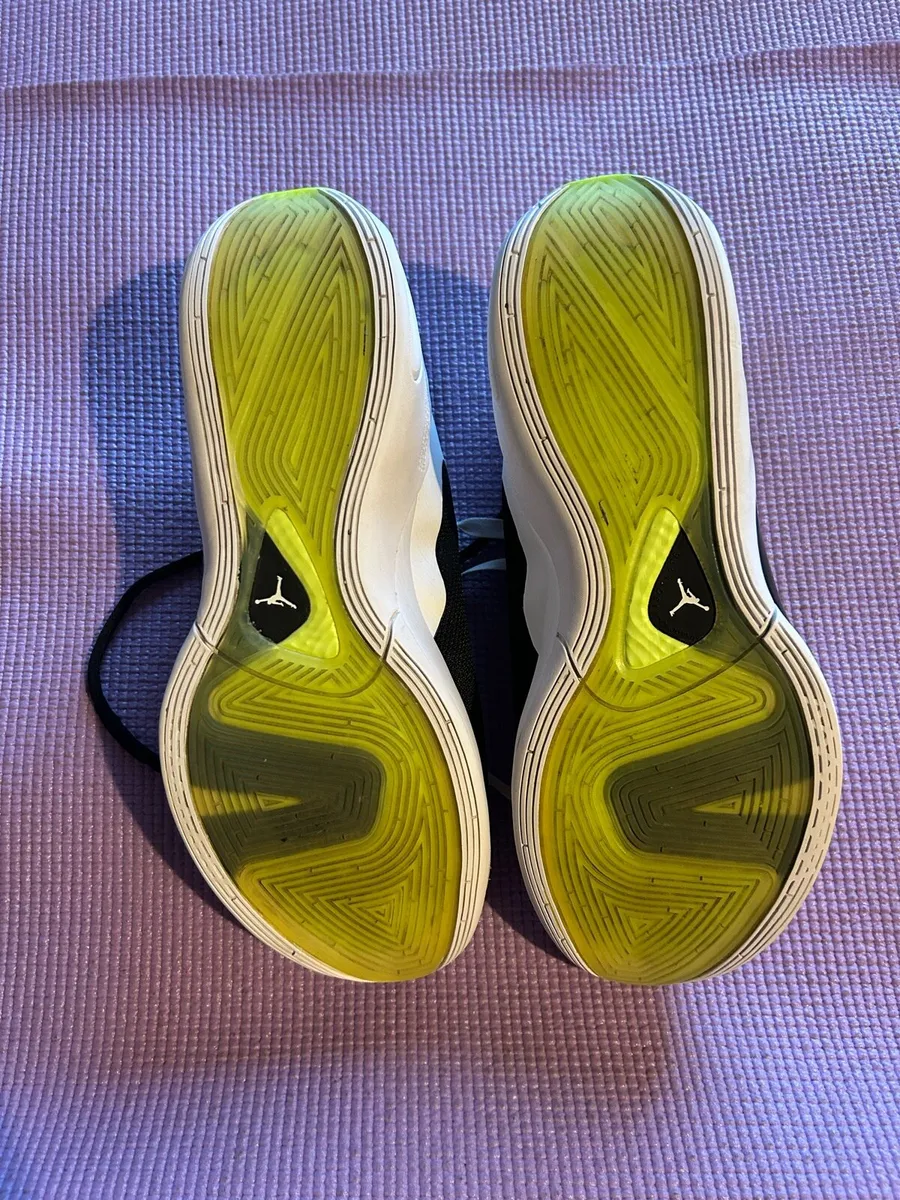Basketball Shoes Jordan Brand size 9 - Image 4
