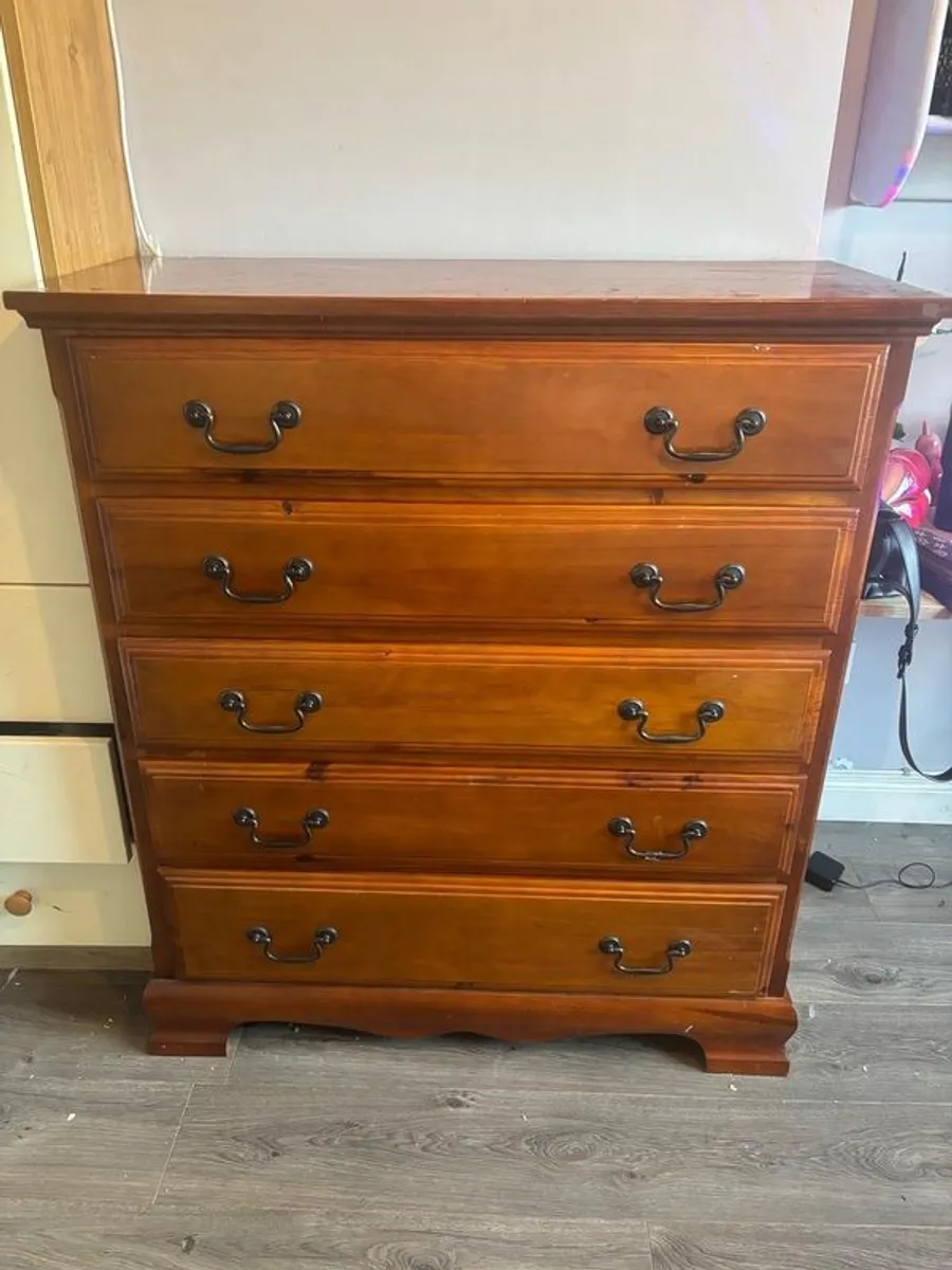Mahogany chest of drawers - Image 1