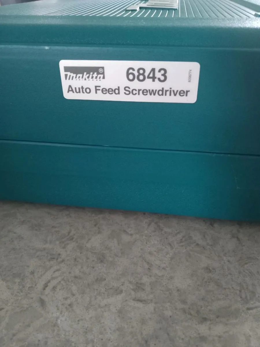 Makita 6843 Auto Feed Screwdriver - Image 2
