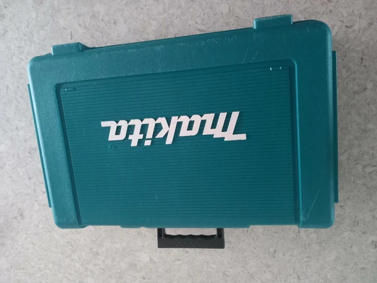 Makita 6843 Auto Feed Screwdriver - Image 3