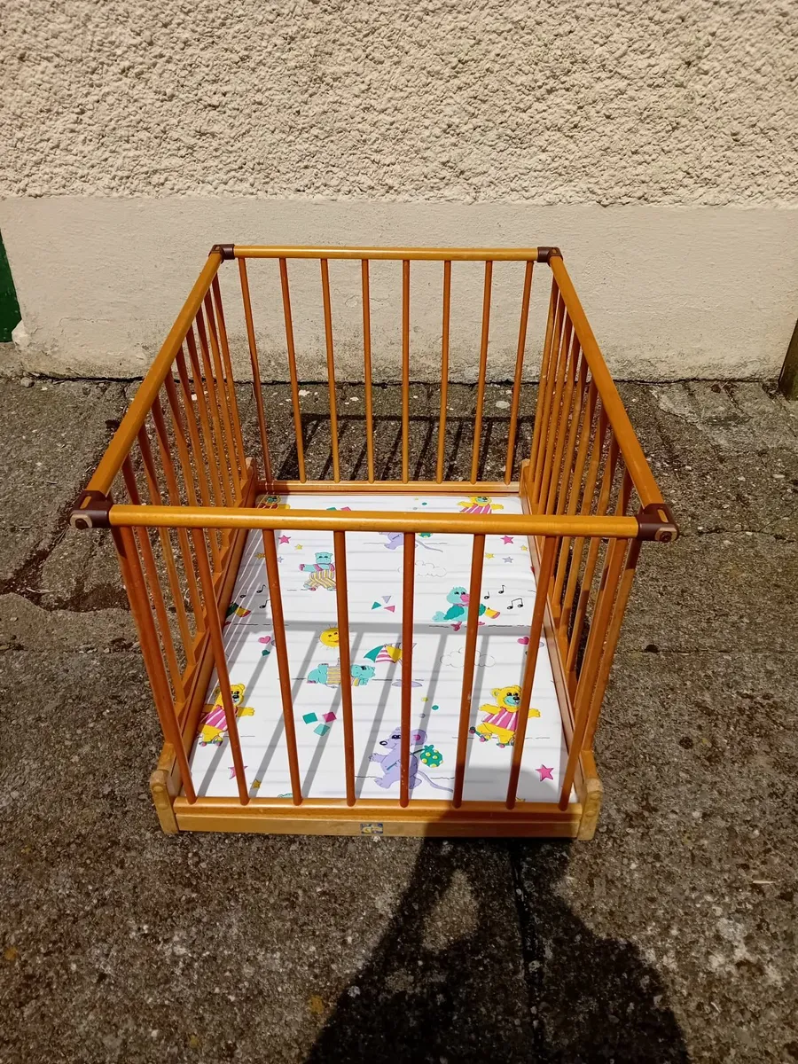 Child's playpen - Image 1