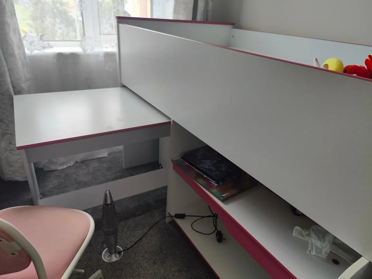 A Child/Teen Pink Bed - Image 1