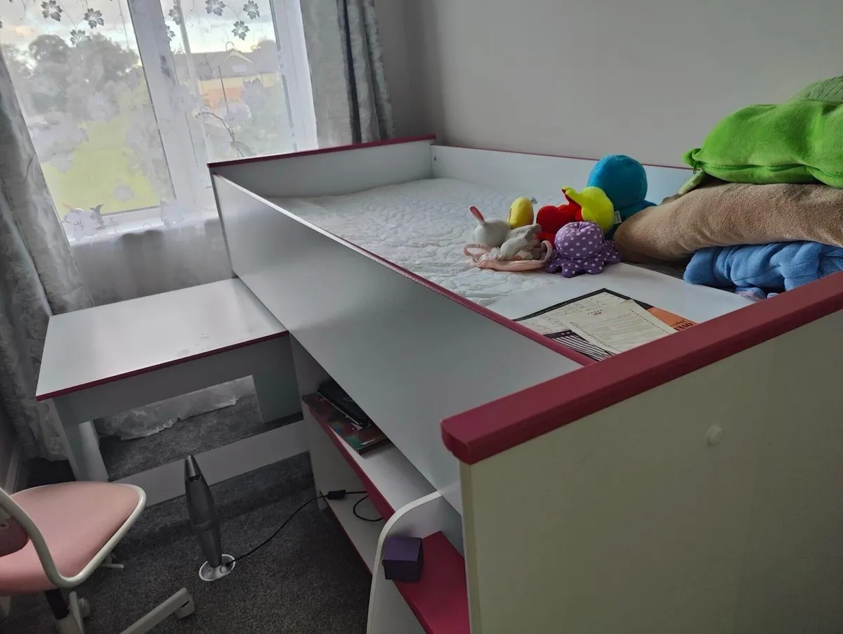 A Child/Teen Pink Bed - Image 3