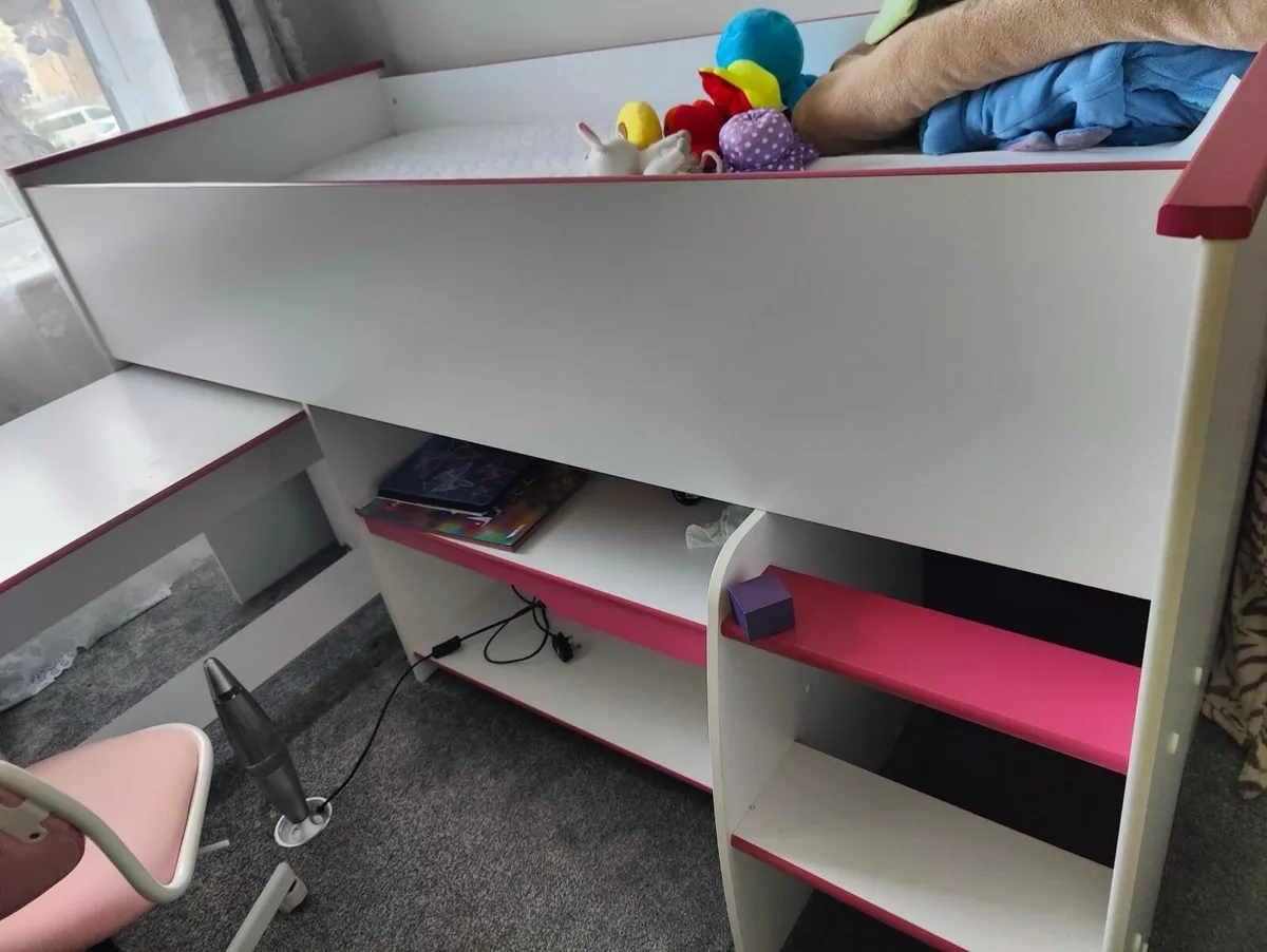 A Child/Teen Pink Bed - Image 4