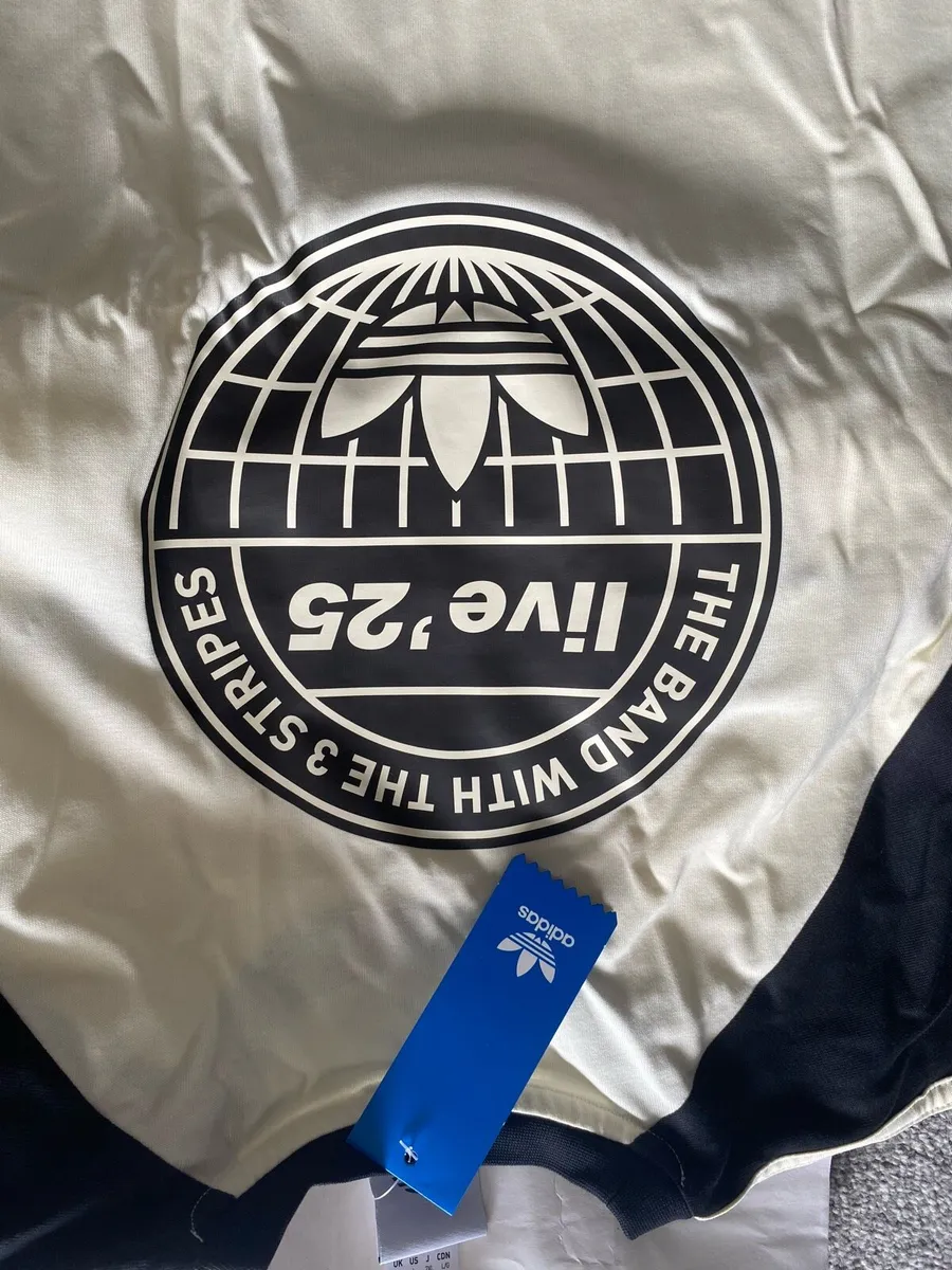 Adidas Originals Oasis bucket hat and long sleeve - Image 1