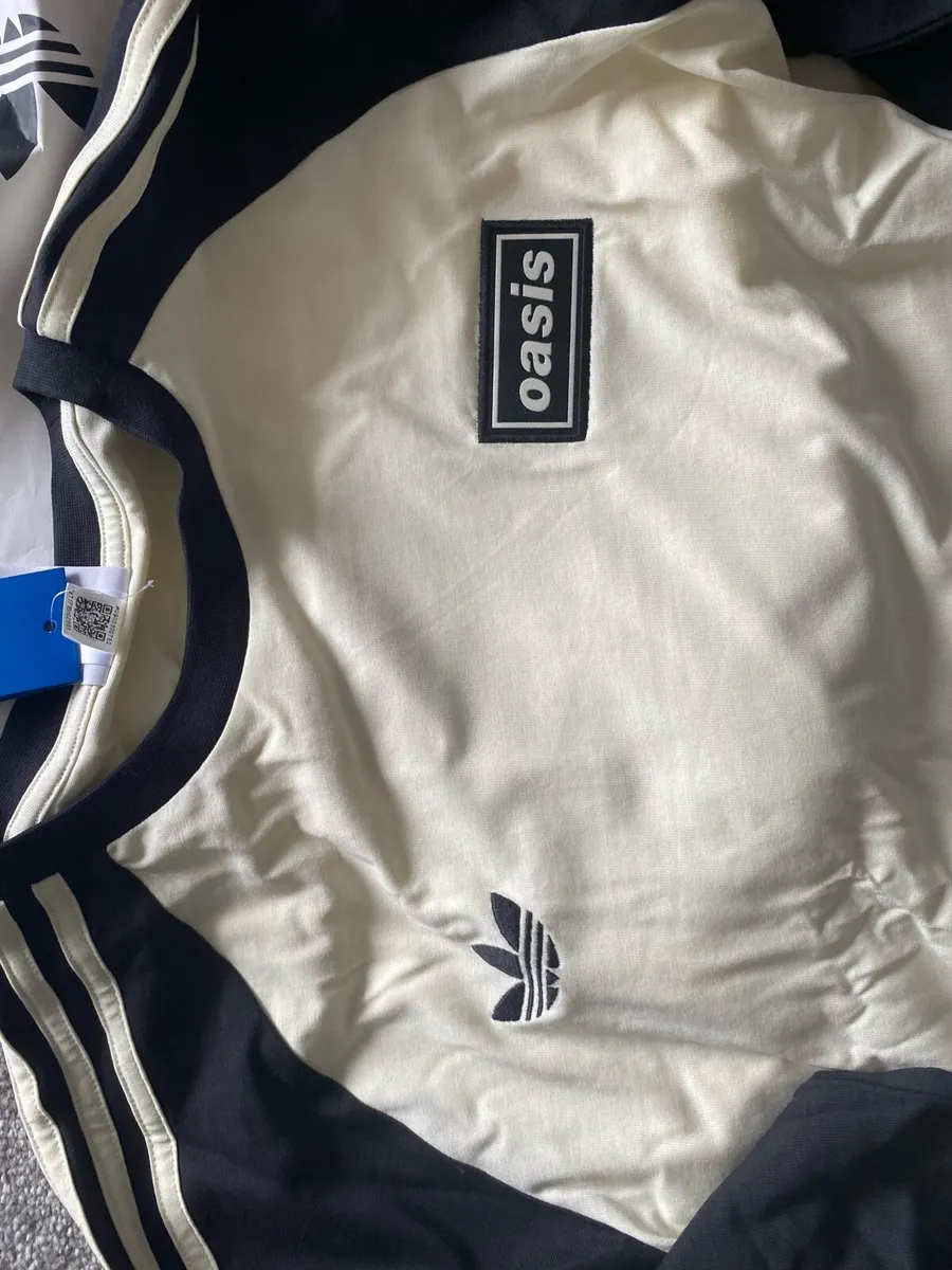 Adidas Originals Oasis bucket hat and long sleeve - Image 2