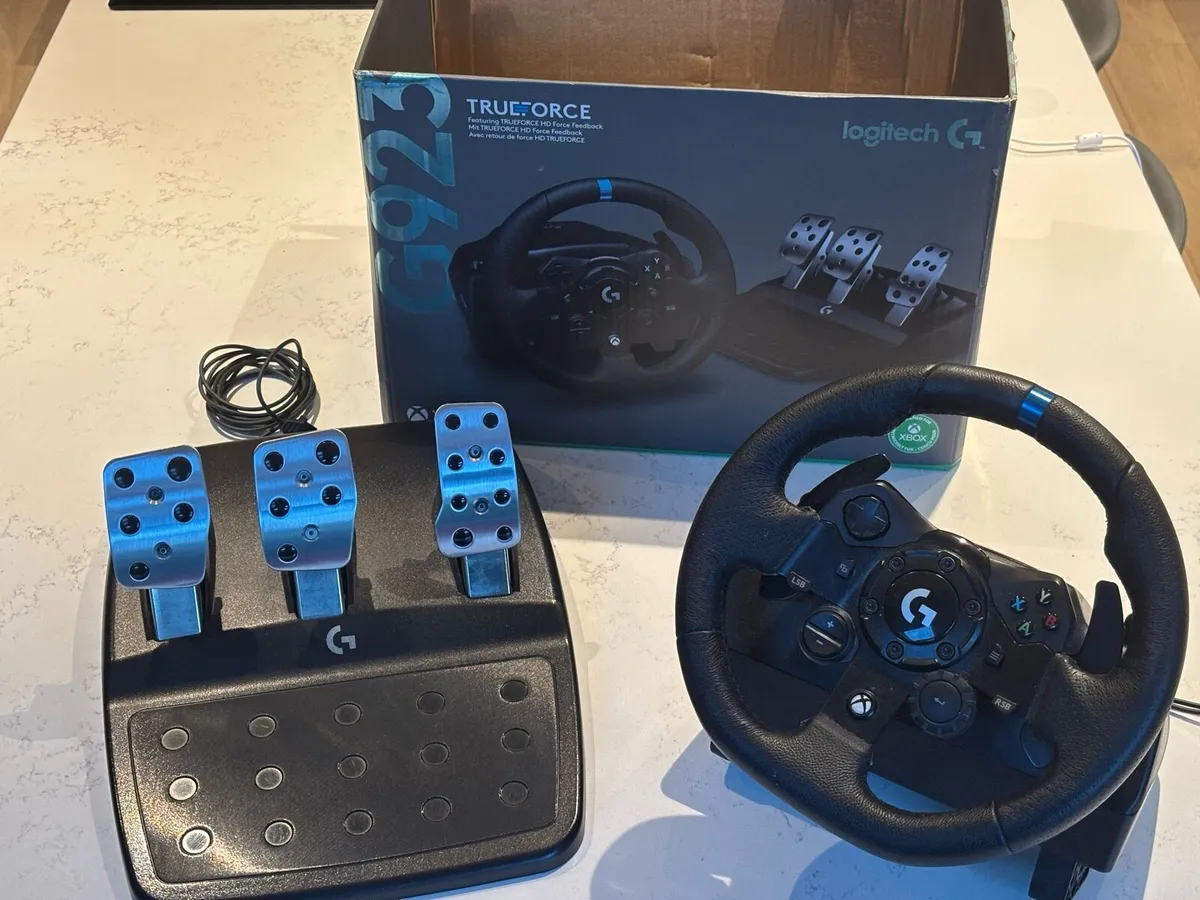 Logitech G923 steering wheel XBOX/PC - Image 1