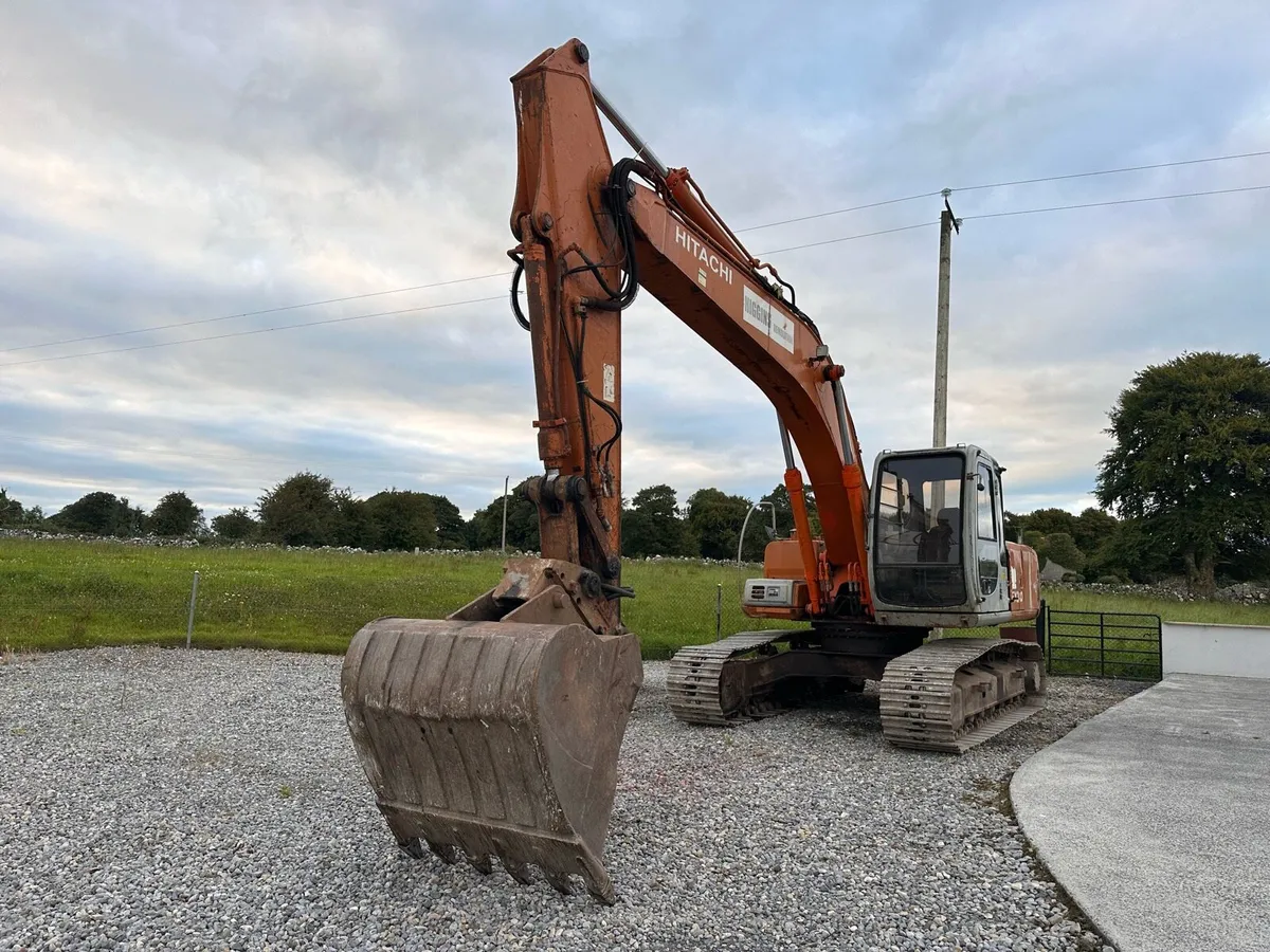 BARGIN  Hitachi EX 200-5 digger year 1999 - Image 2