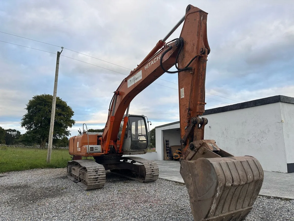 BARGIN  Hitachi EX 200-5 digger year 1999 - Image 3