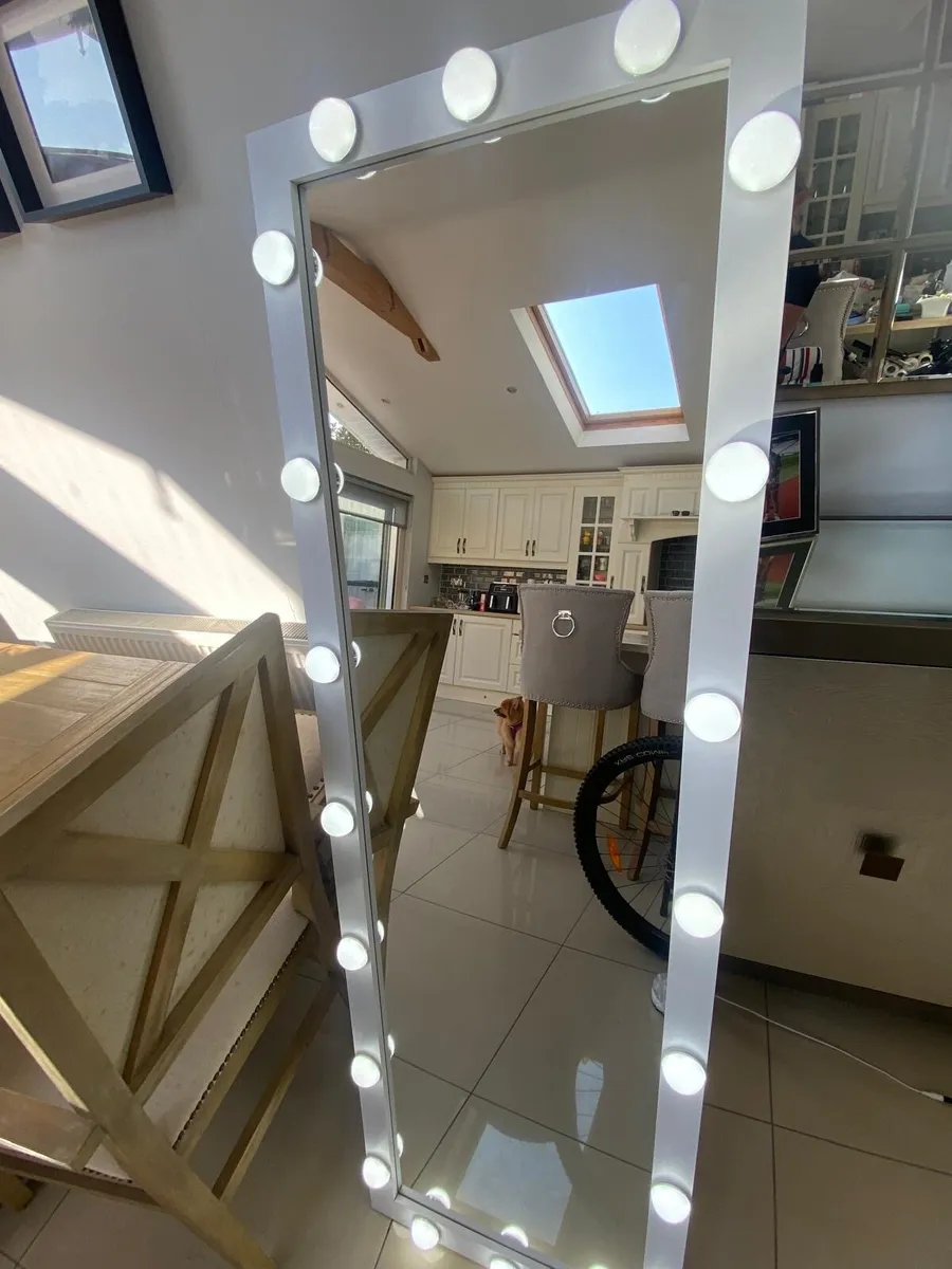 Hollywood Mirror - Image 1