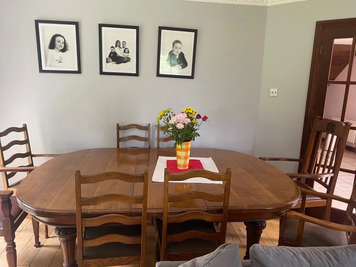 Antique table and 6 chairs and 2 carver chairs - Image 1