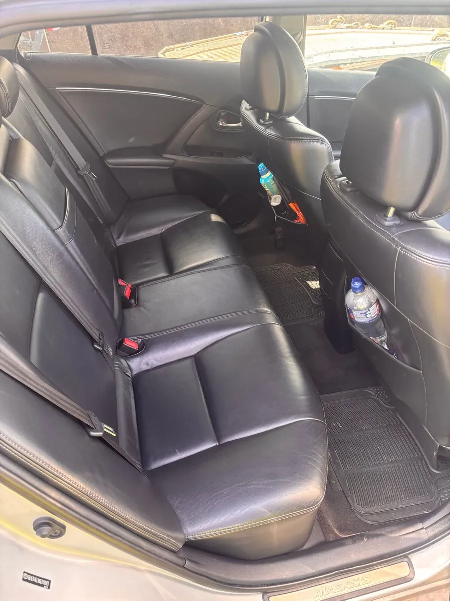 09 Avensis - Image 4