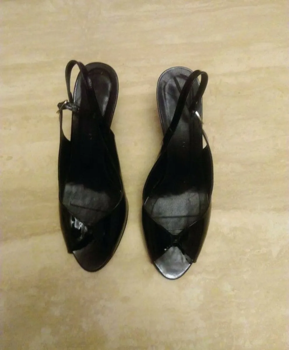 Black patent sling back sandles. - Image 2