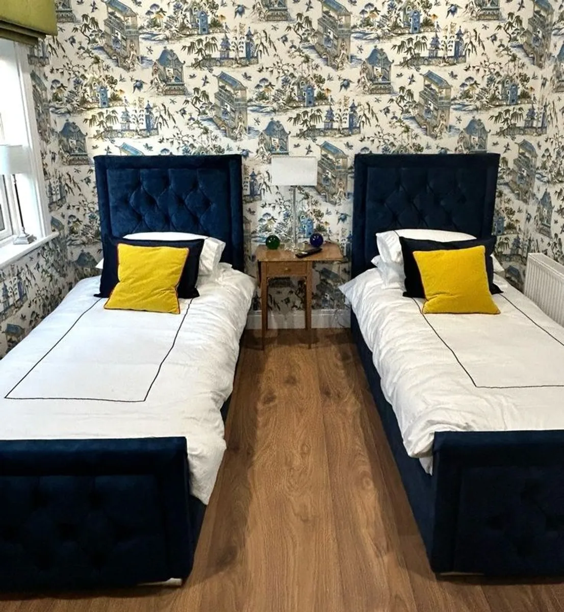 Blue velvet beds - Image 1