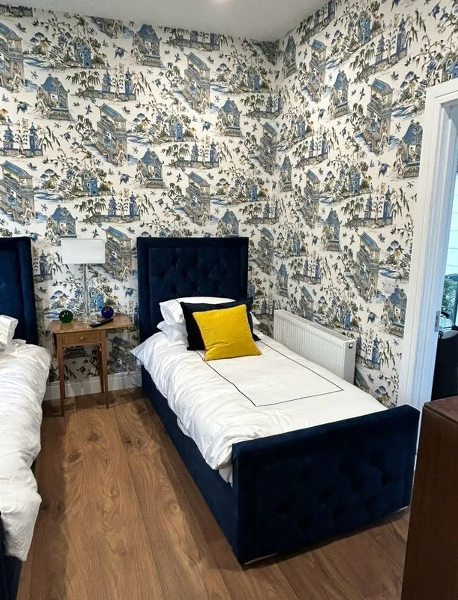 Blue velvet beds - Image 2