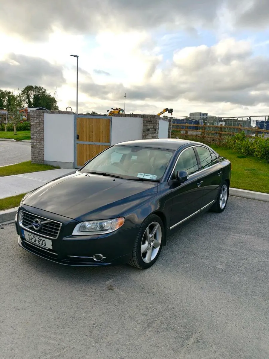 Volvo S80 2.4 Automatic low km - Image 1