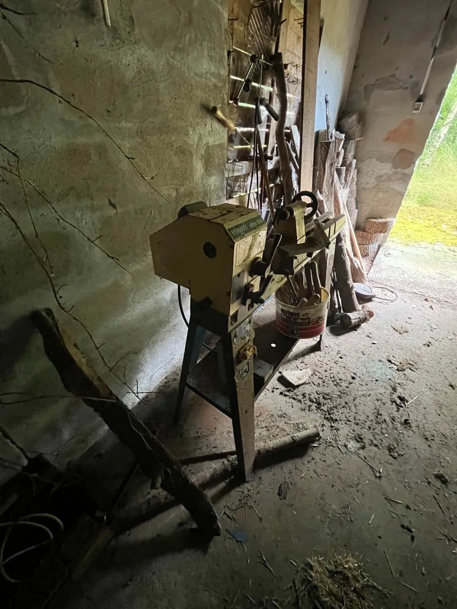 Wood turning laithe and bandsaw - Image 2