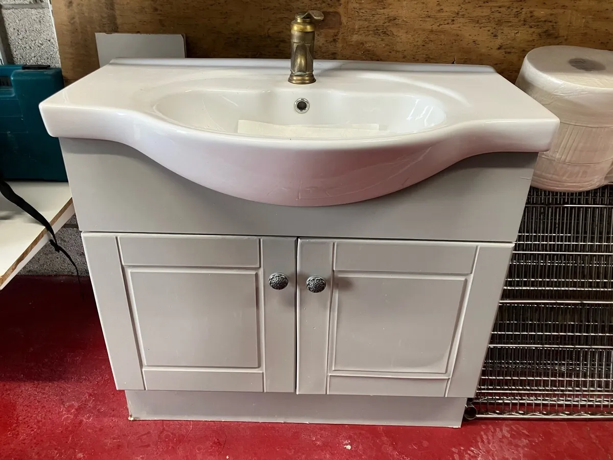 Bathroom sink & brass mixer tap