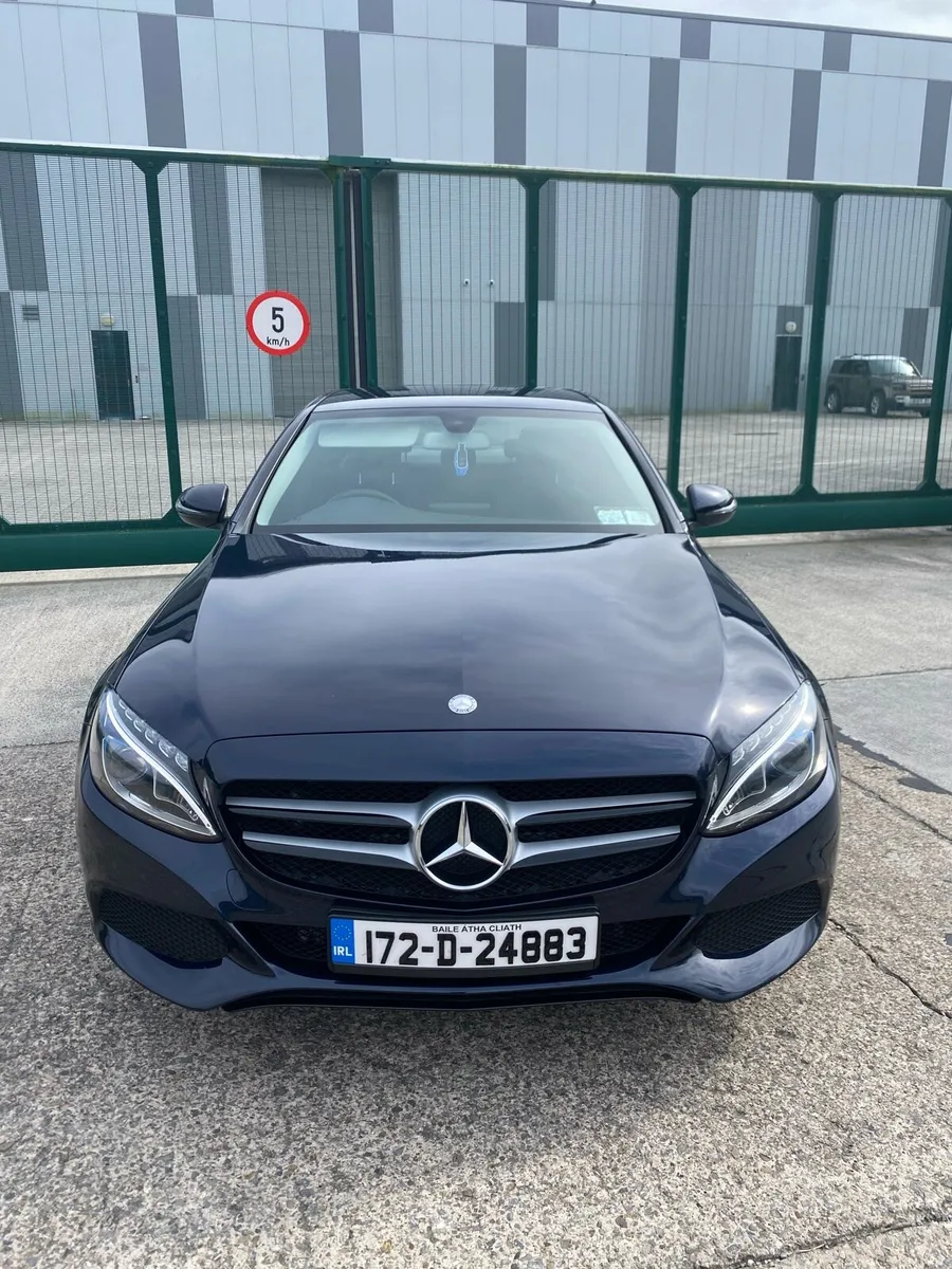 (172) Mercedes-Benz C350e Night Edition Low KMS - Image 3