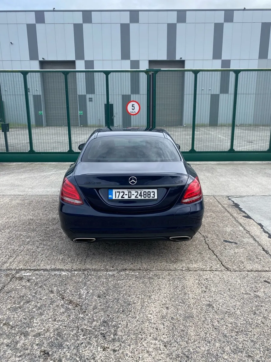 (172) Mercedes-Benz C350e Night Edition Low KMS - Image 4