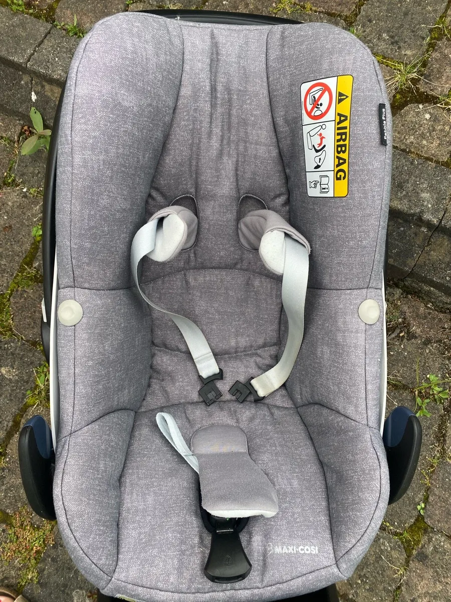 Maxi cosi car seat with iso fix - Image 3