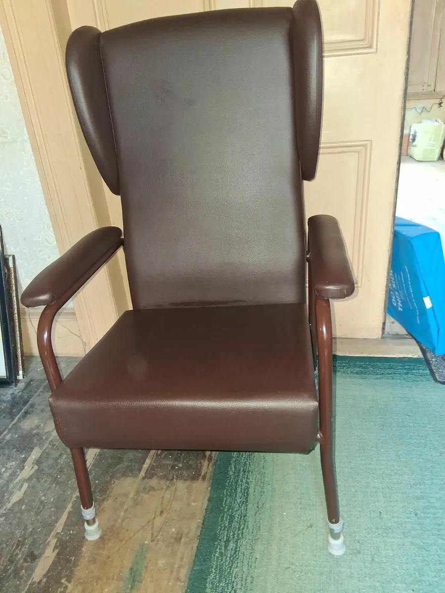 High back adjustable chair - Image 1