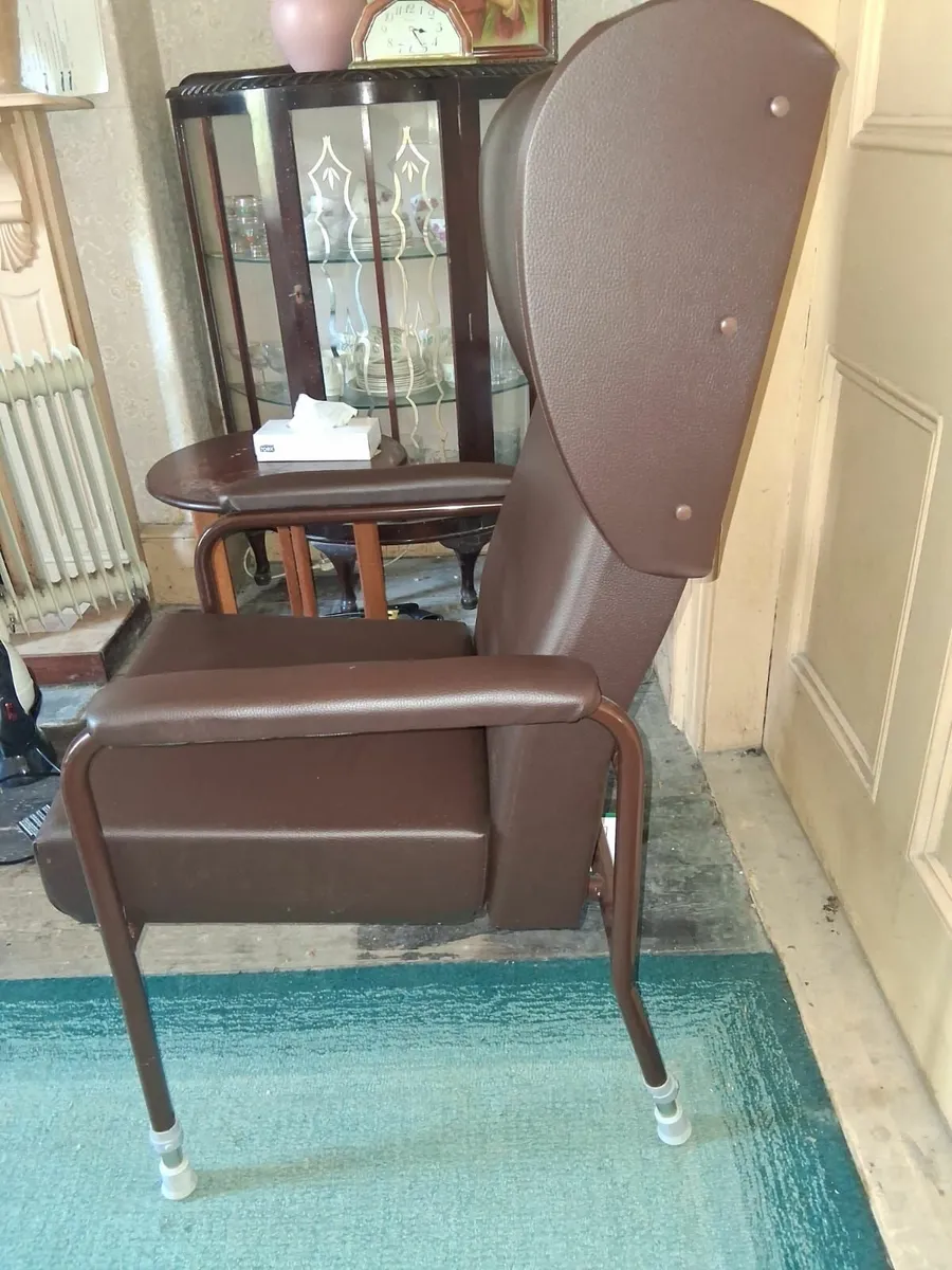 High back adjustable chair - Image 2