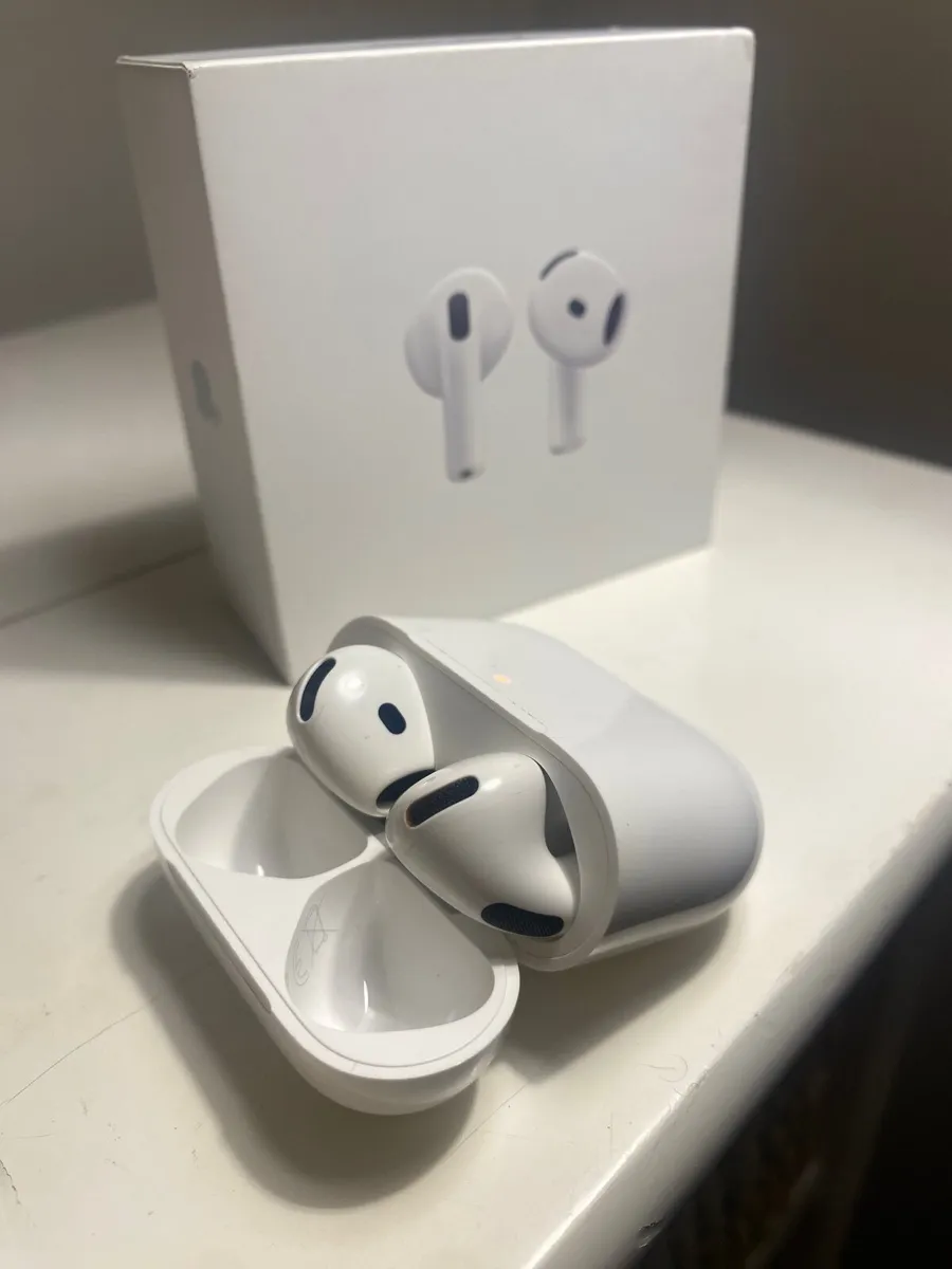 Airpod 4 in excellent condition - Image 1