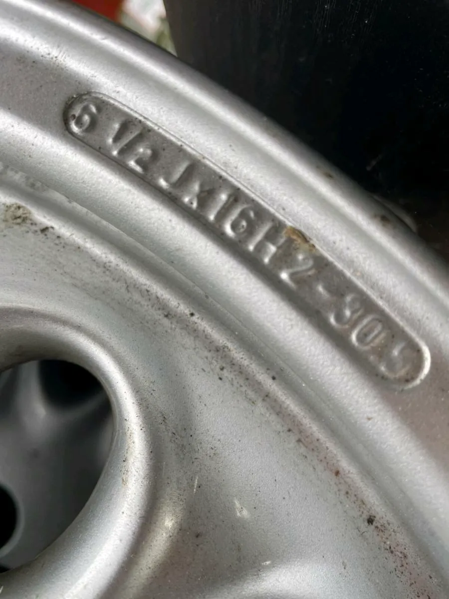 Alfa Romeo alloy wheels - Image 3