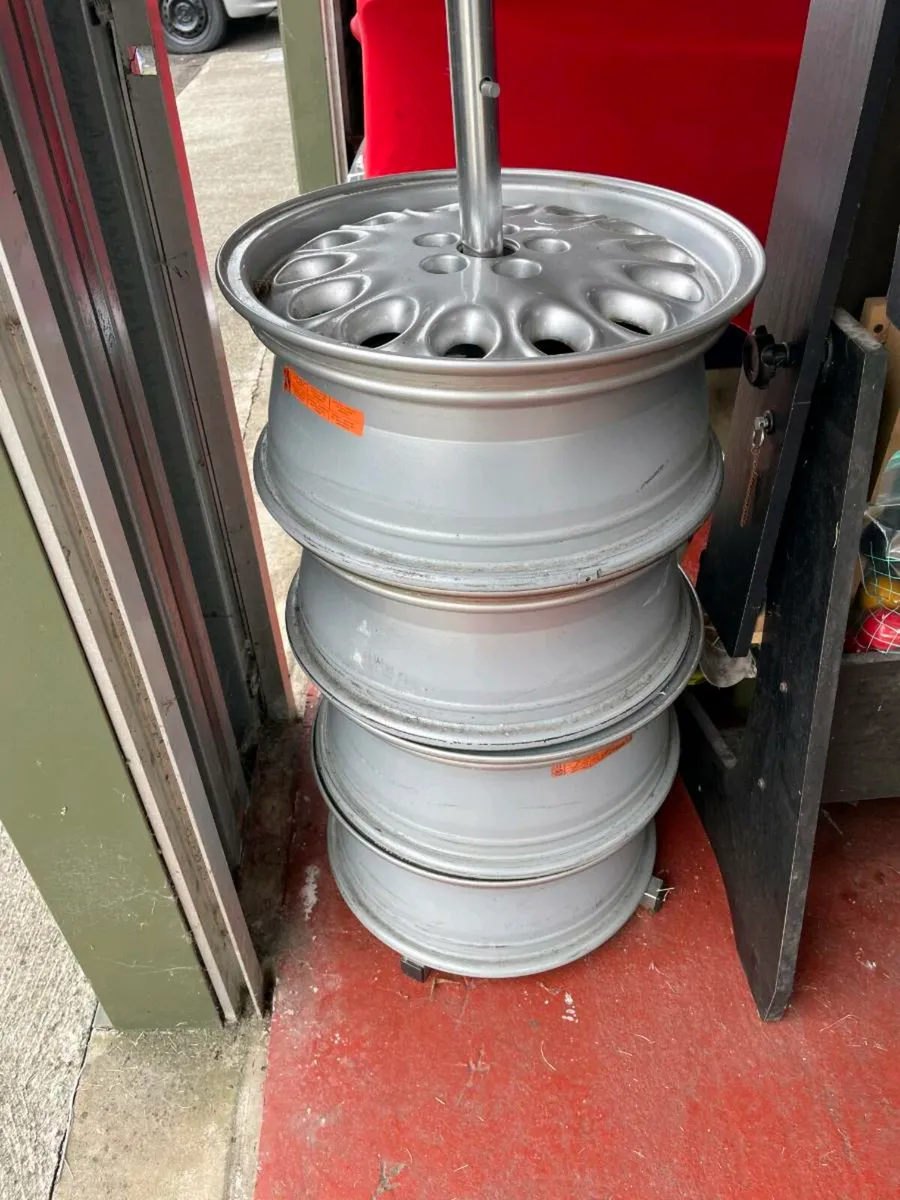 Alfa Romeo alloy wheels - Image 1