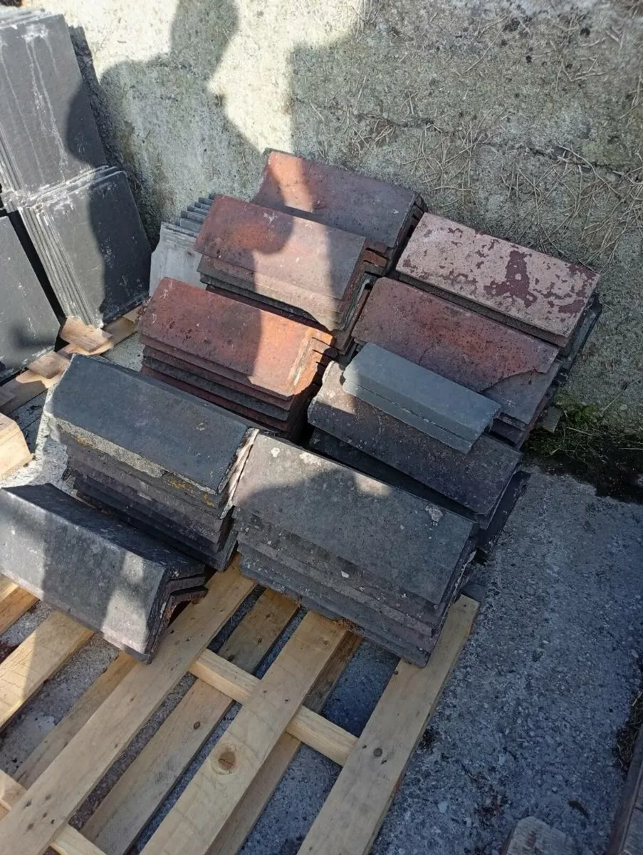 Various ridge tiles - Image 1