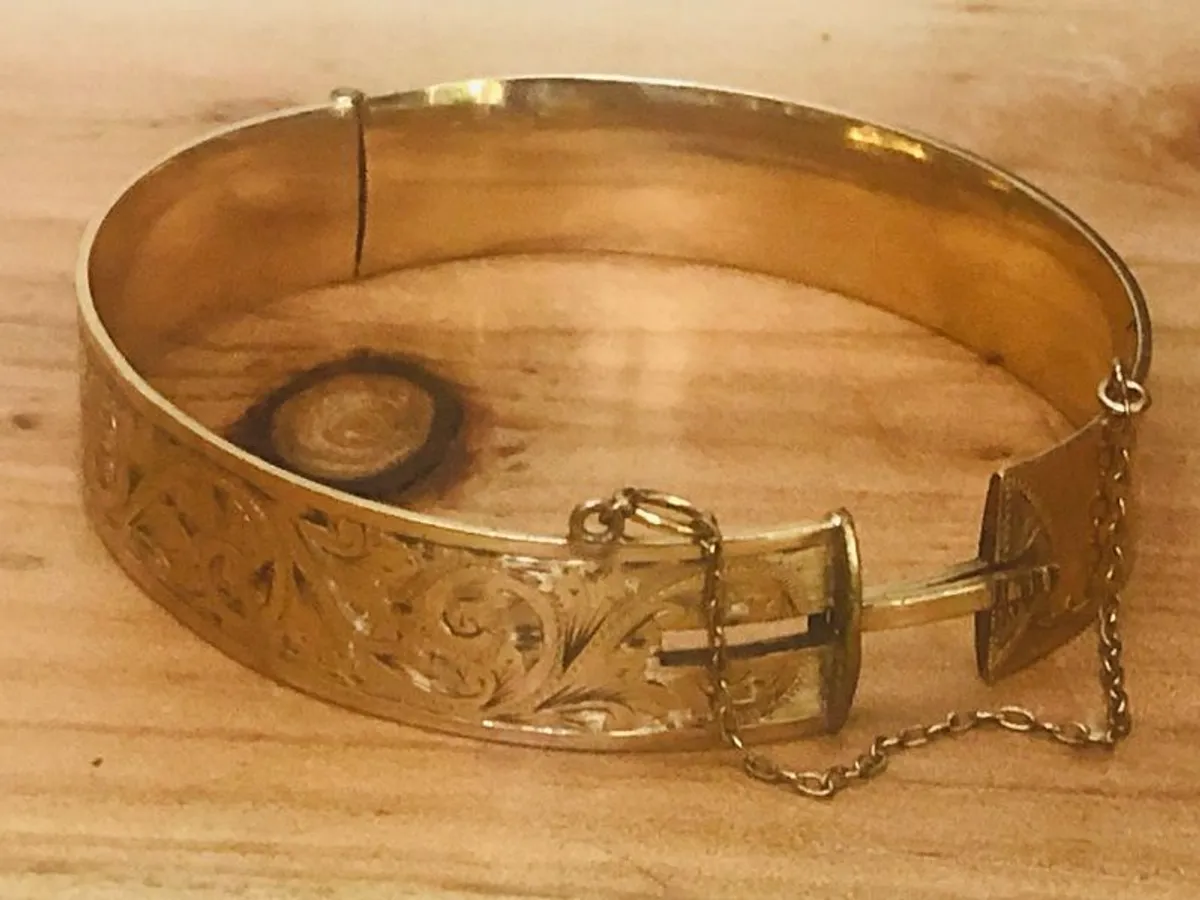 Vintage 1968 9ct gold bangle with metal core - Image 4