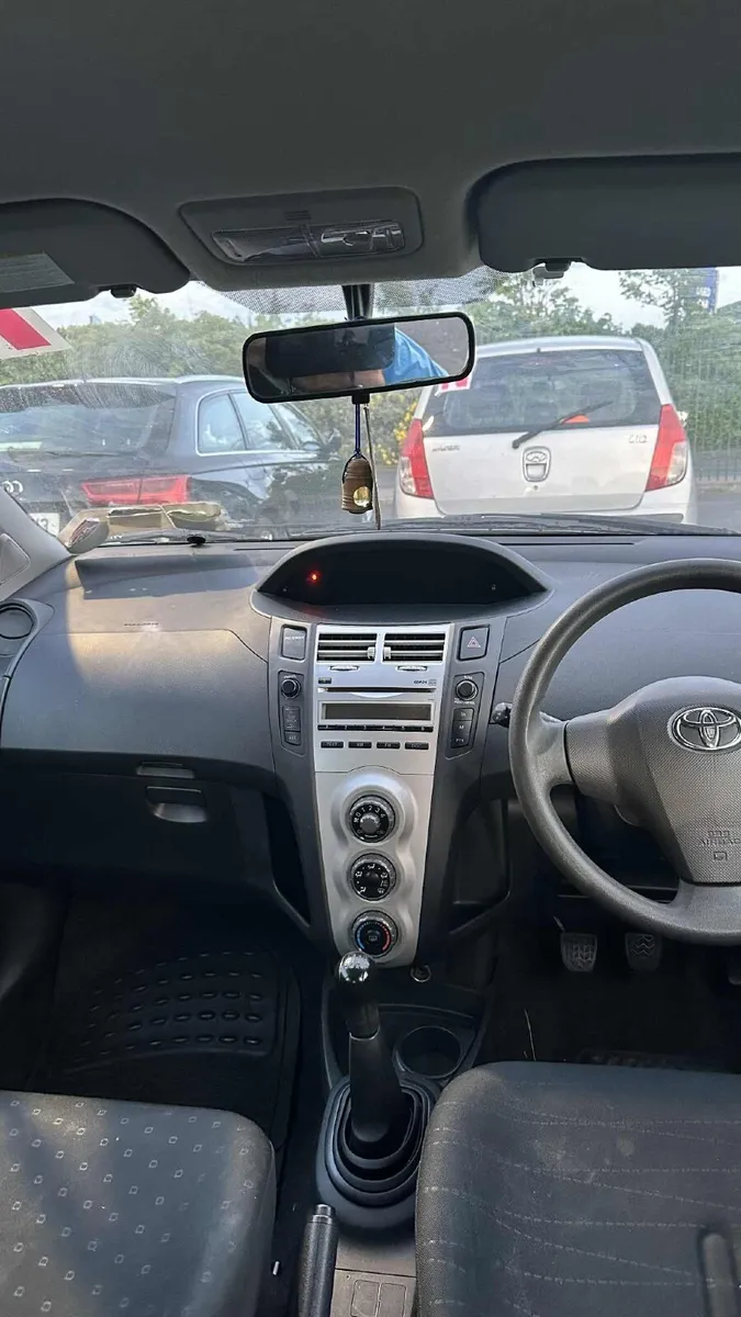 Toyota Yaris 2006 - Image 2