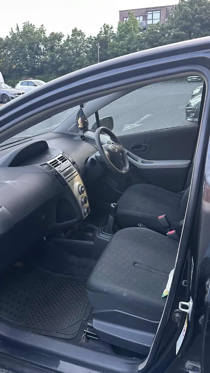 Toyota Yaris 2006 - Image 3