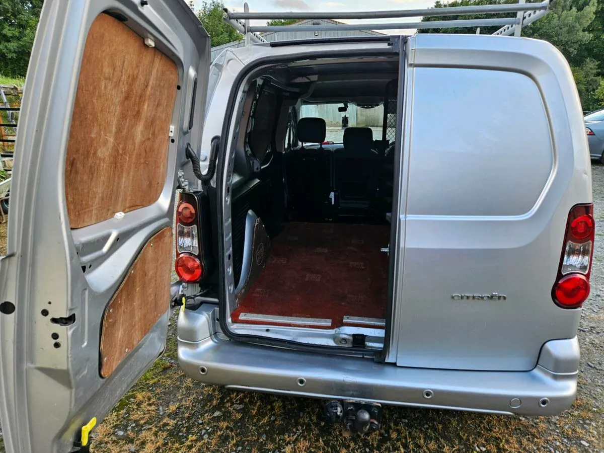 Van - Image 2