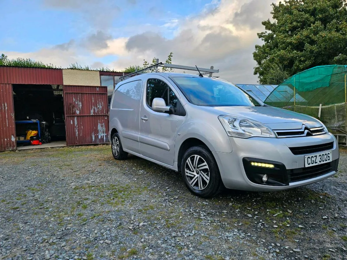 Van - Image 4