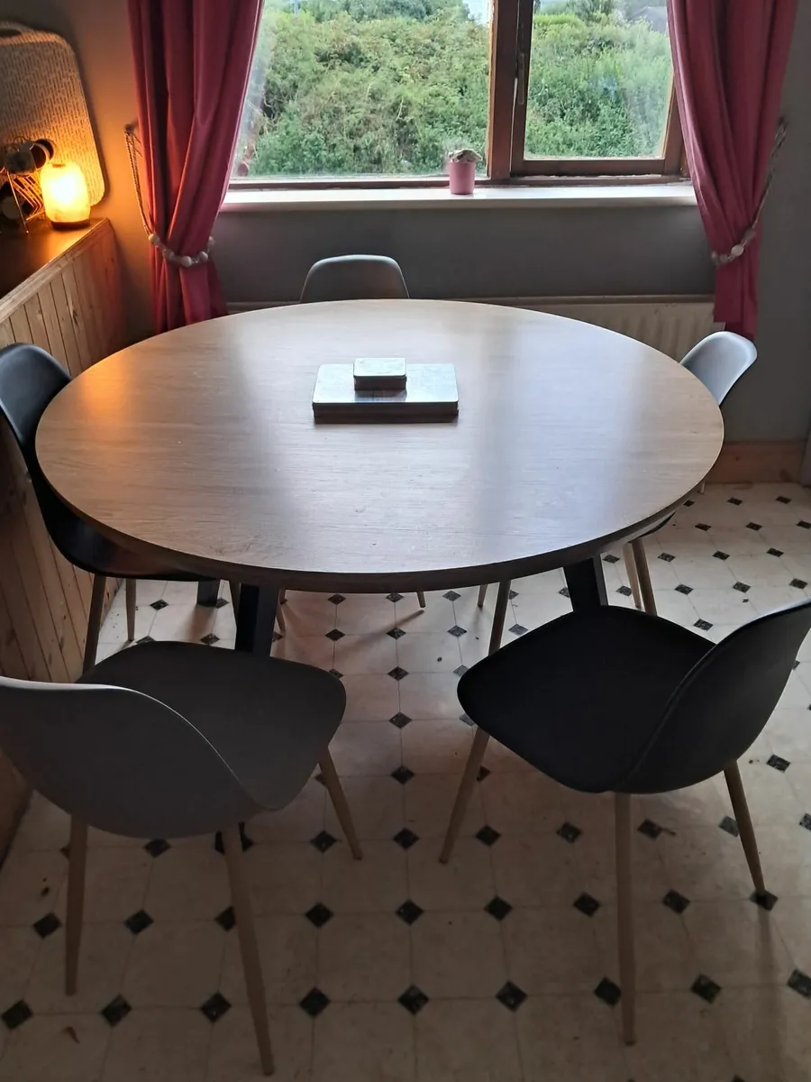 Kitchen table - Image 1