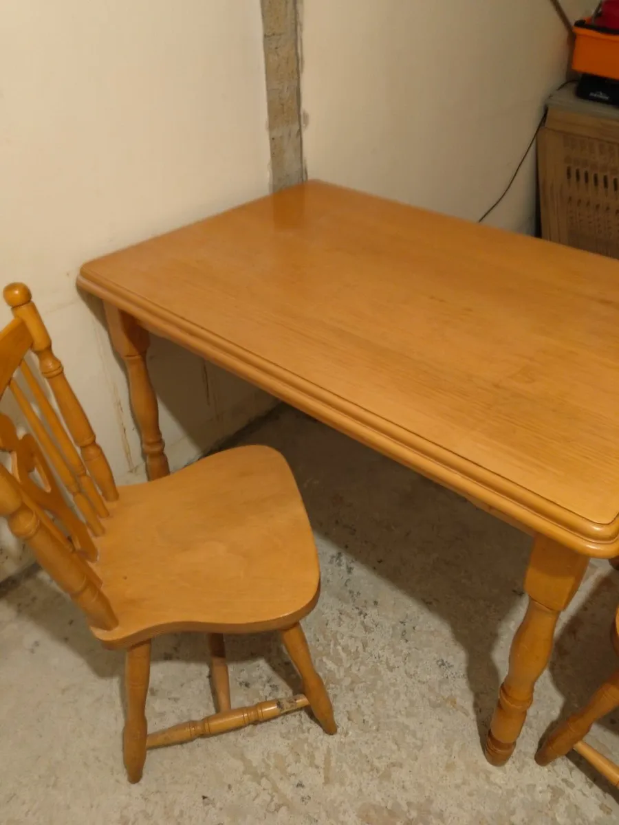Table and 3 chairs - Image 2
