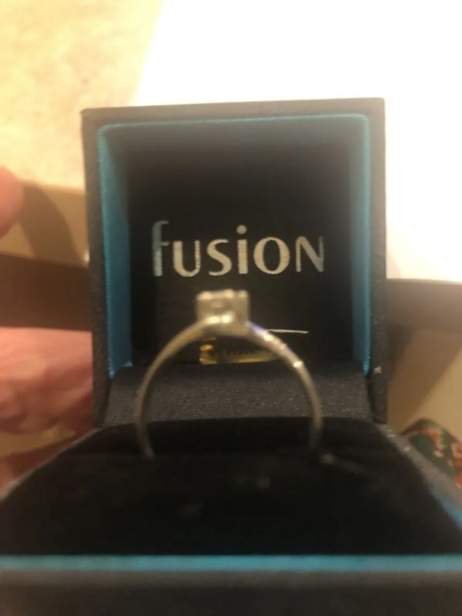 9ct white gold ring - Image 2
