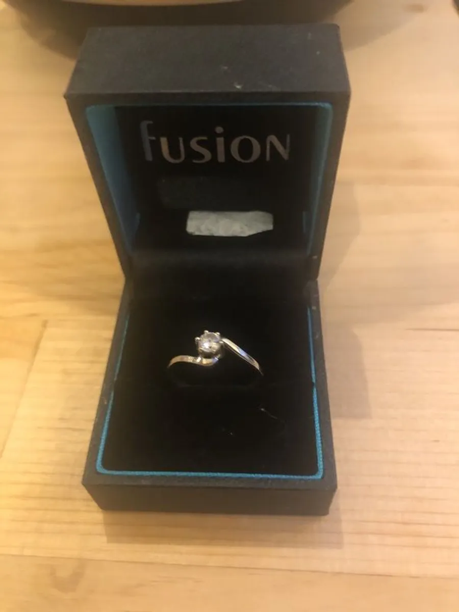 9ct white gold ring - Image 3
