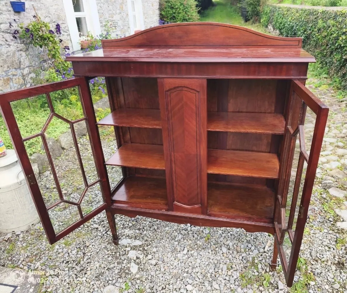 Exquisite Vintage Mahogany Display Cabinet - Image 2