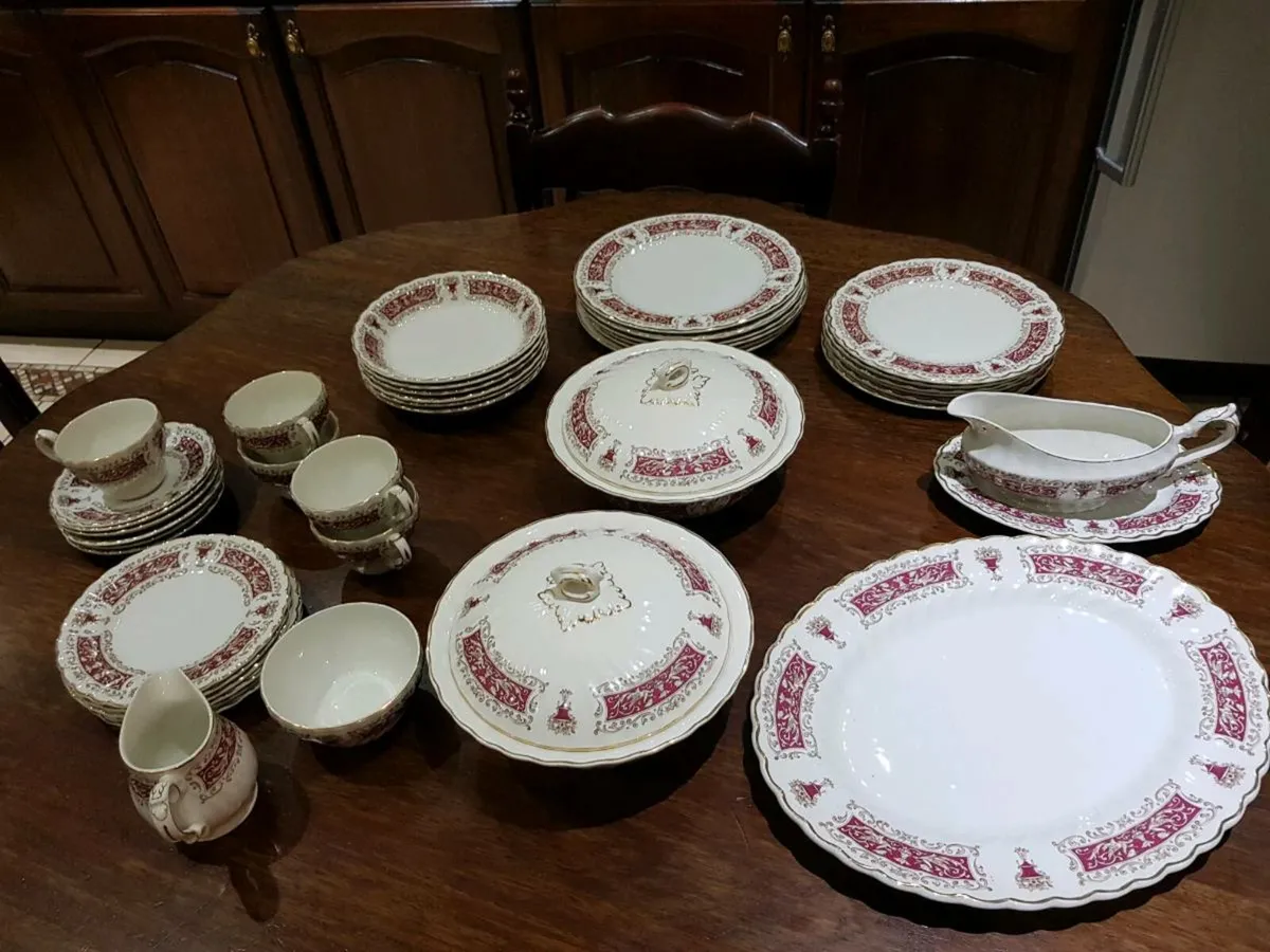 Tea and dinner set - Image 1