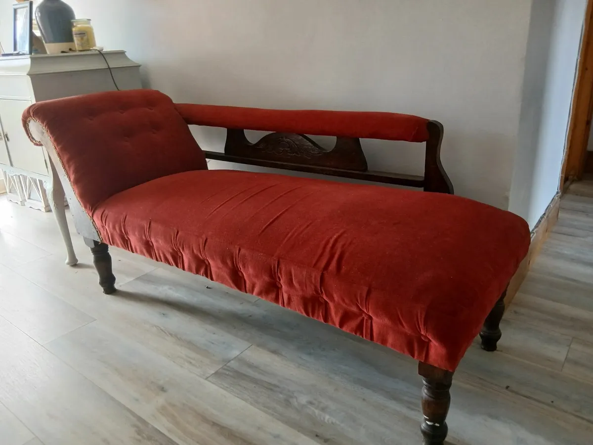 Chaise lounge and Chairs - Image 2
