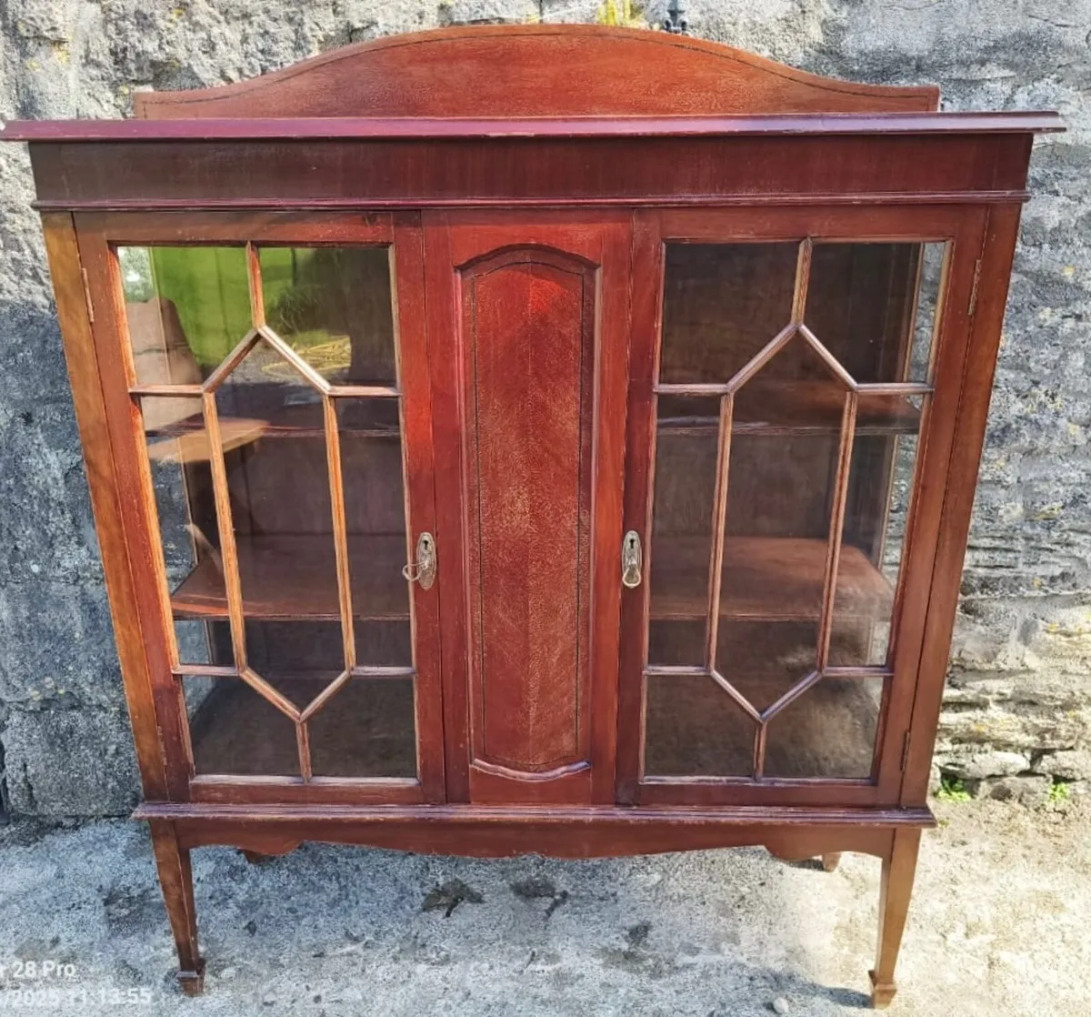 Exquisite Vintage Mahogany Display Cabinet - Image 1