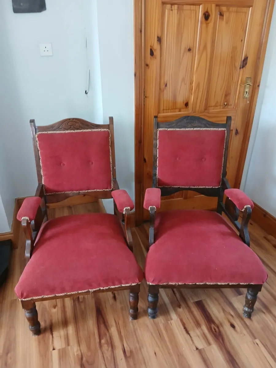 Chaise lounge and Chairs - Image 3