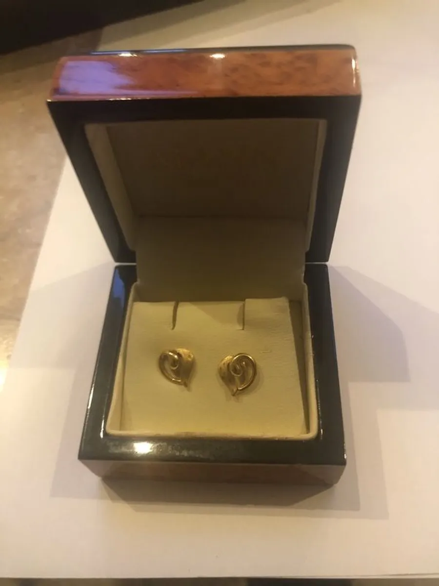 9ct gold stood earrings - Image 2
