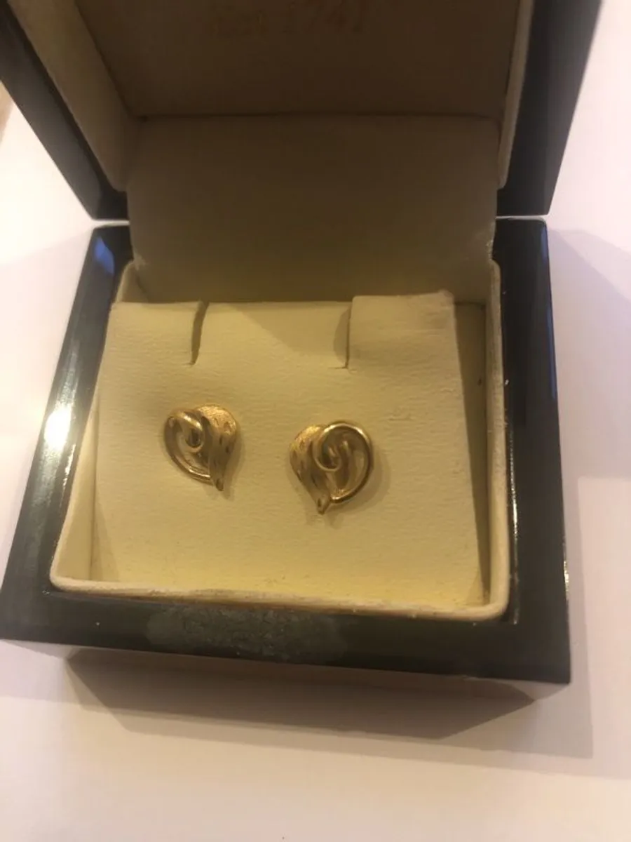 9ct gold stood earrings - Image 3