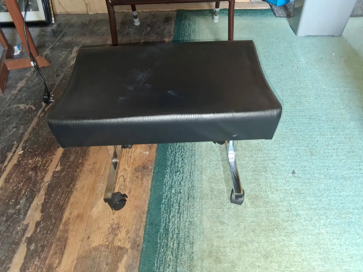Adjustable foot rest - Image 1