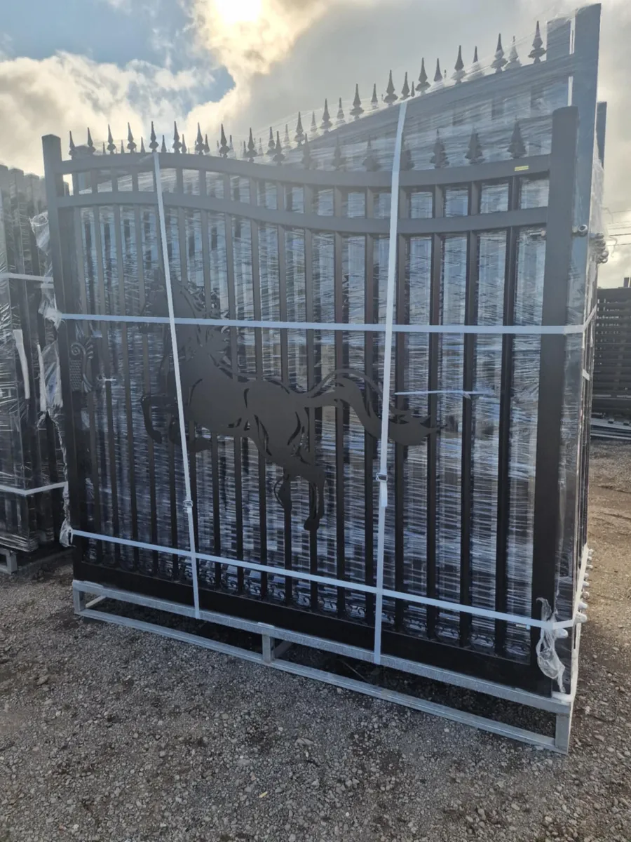 Entrance gates horse design - Image 2