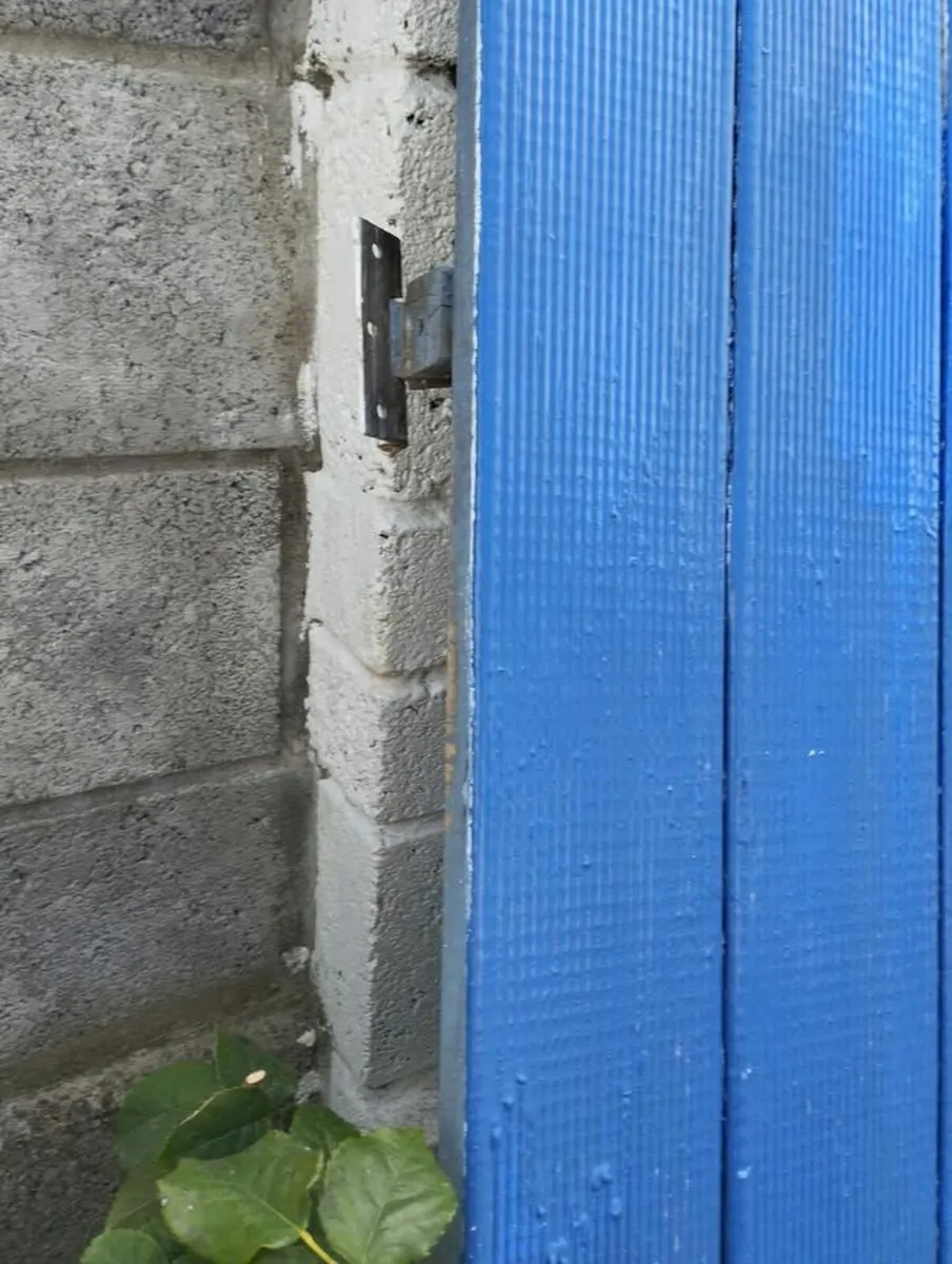 Good sturdy side gate, - Image 2